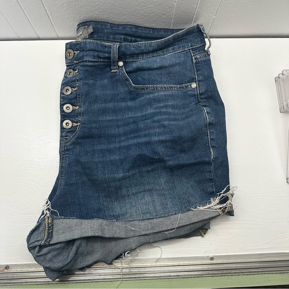 Torrid Button Fly Dark Blue Jean Shorts Distressed Hem size 20 plus size - Picture 10 of 10